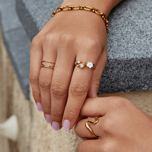 Anel Cristal Flor Branca Ouro