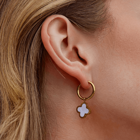 Brincos Argola Trevo Branco